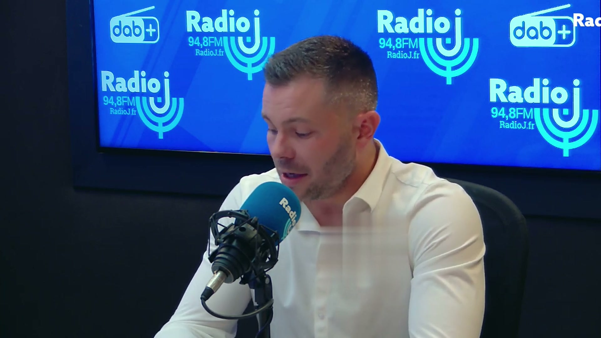 Mathieu Morel au micro de Radio J